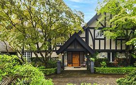 Suite Smart West Vancouver